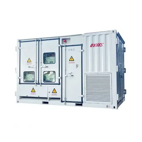 لماذا تعتبر البنوك ذات الحاويات المنخفضة للجهد مثاليًا لنشر نظام الطاقة الدائم والمؤقت